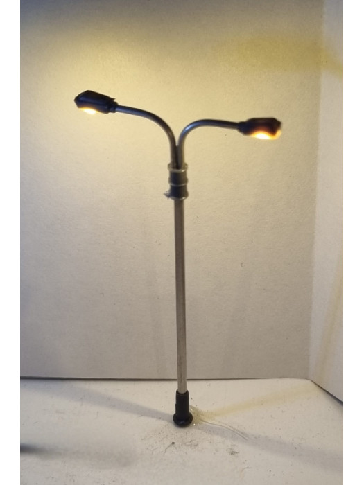 T106 dubbele straatlantaarn 6 cm